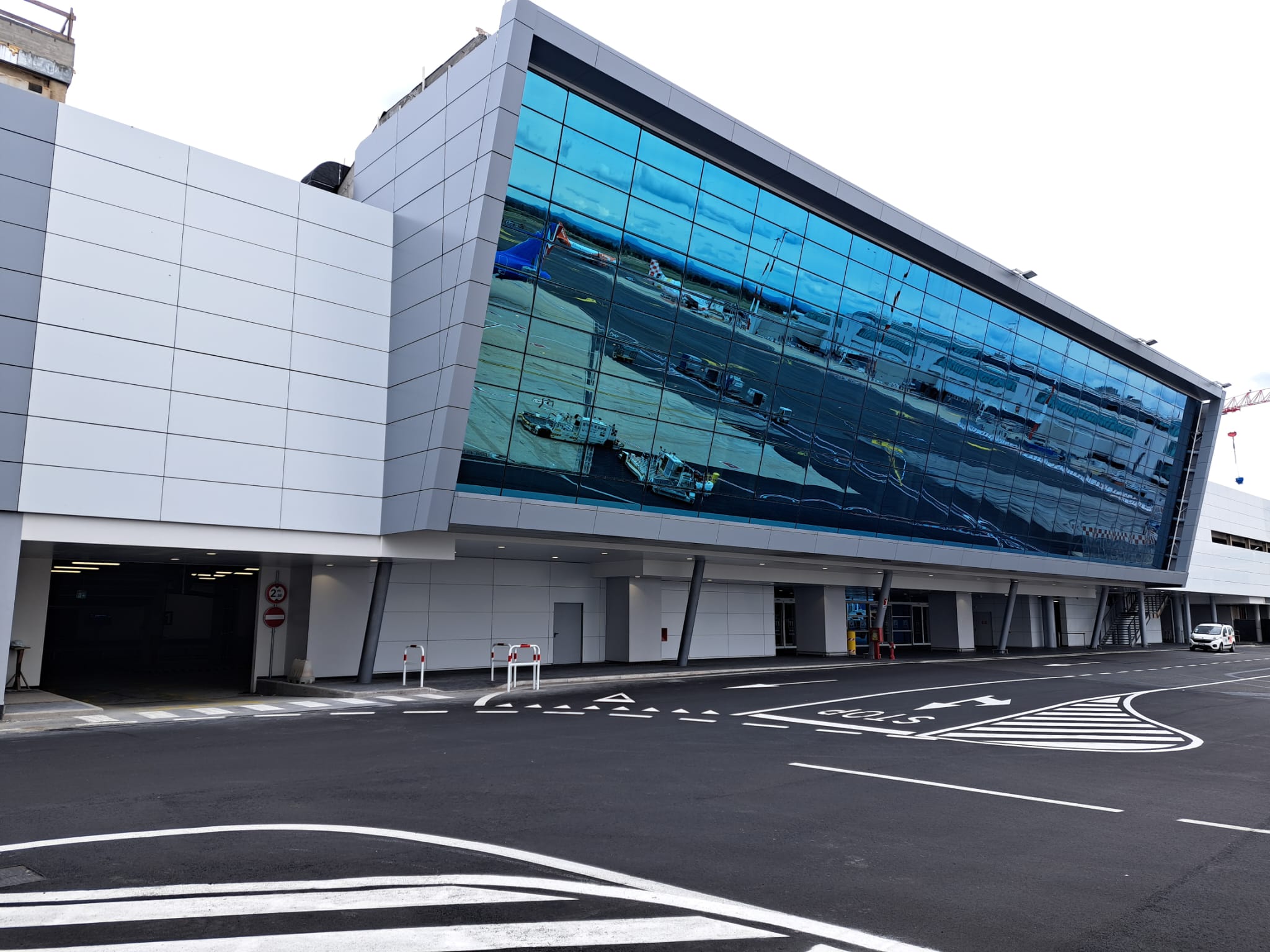 Aeroporto di Fiumicino posa pavimenti